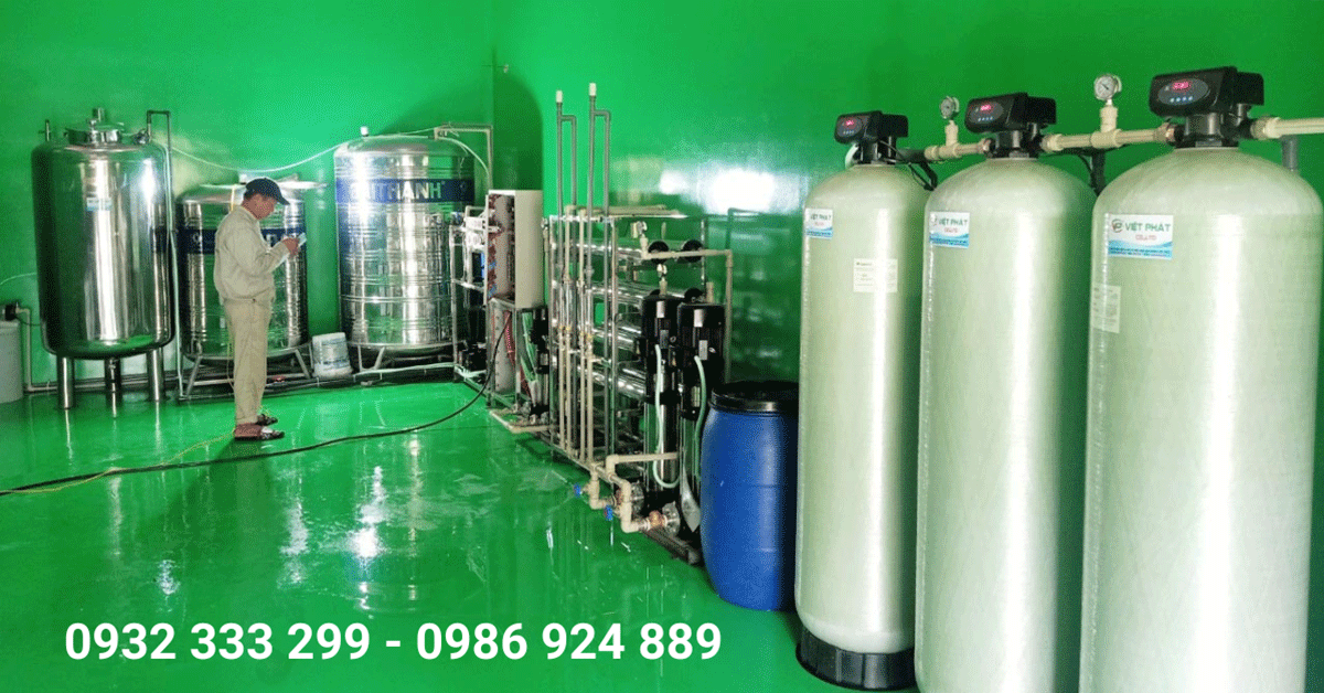 Nhân sự của Xử Lý Nước Việt Phát kiểm sản phẩm hệ thống lọc nước EDI tại cơ sở