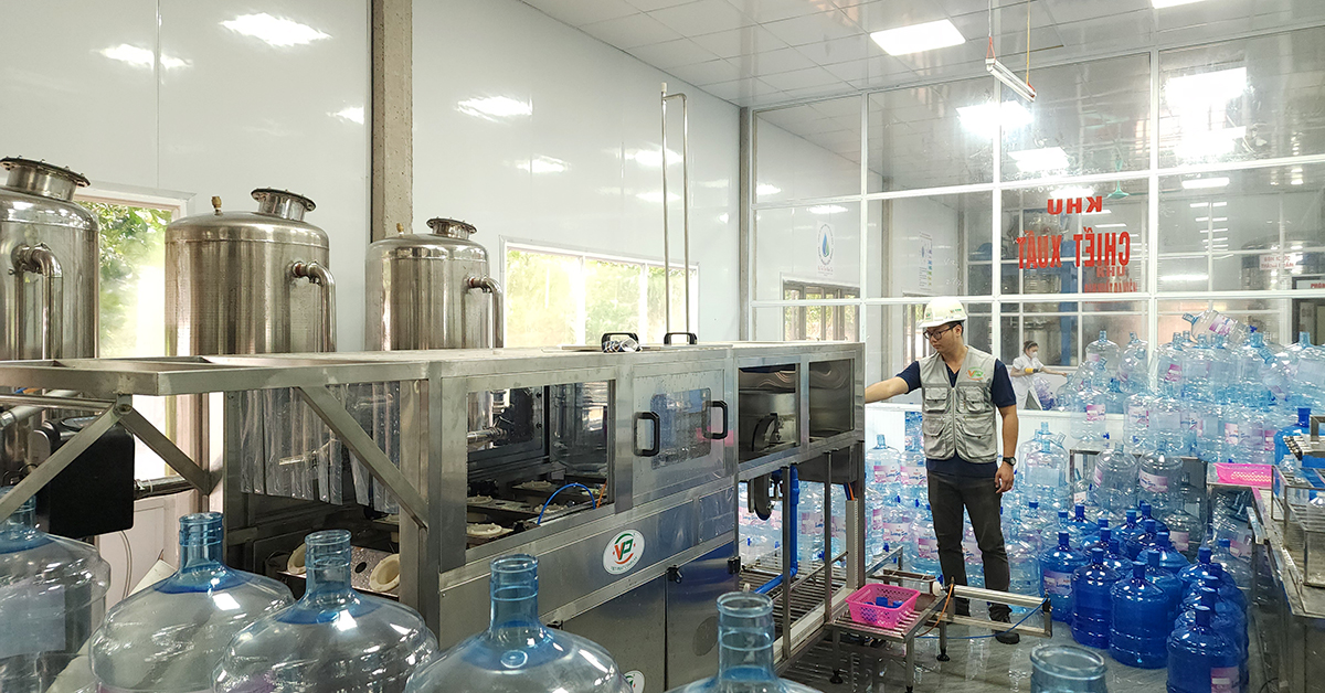 Máy chiết rót nước đóng bình tự động 200-250 bình/giờ