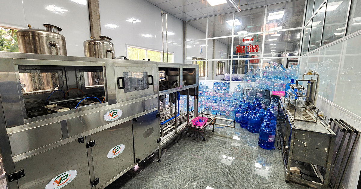 Hệ thống máy chiết rót nước đóng bình tự động