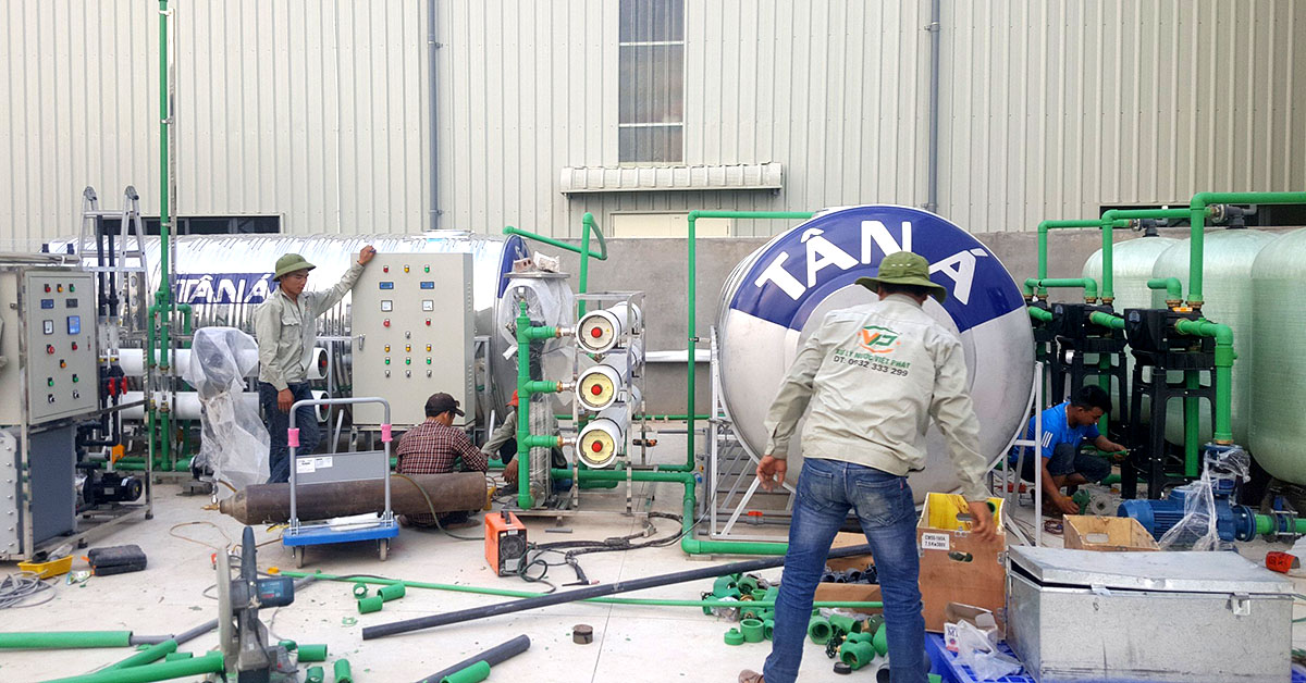 Việt Phát lắp đặt hệ thống siêu tinh khiết RO 2 cấp EDI + Mixbed
