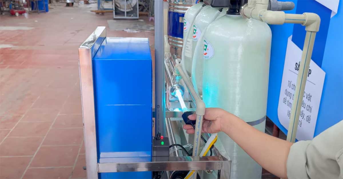 Kiểm tra hoạt động của đèn UV