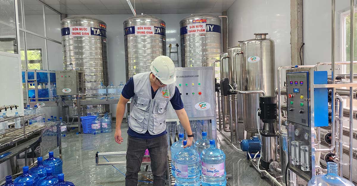 Dây chuyền sản xuất nước uống đóng bình đóng chai