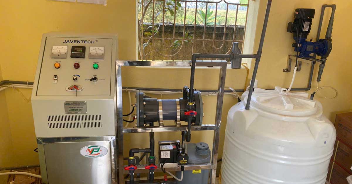 Hệ thống tủ điện điều khiển và bộ châm hoá chất