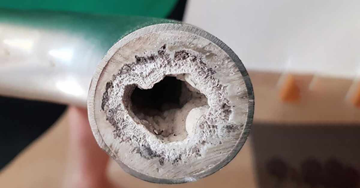 Nước cứng gây đóng cặn trong đường ống, nồi hơi, thiết bị gia nhiệt