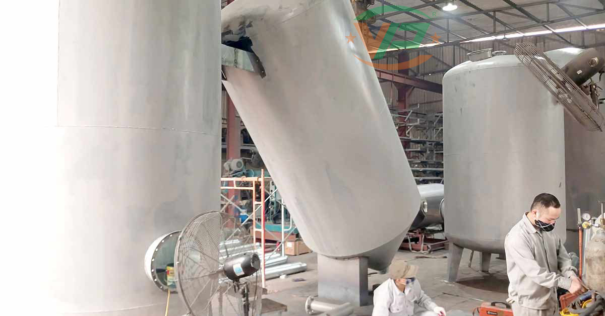 Đội ngũ kỹ thuật đang hoàn thiện sản xuất hệ thống