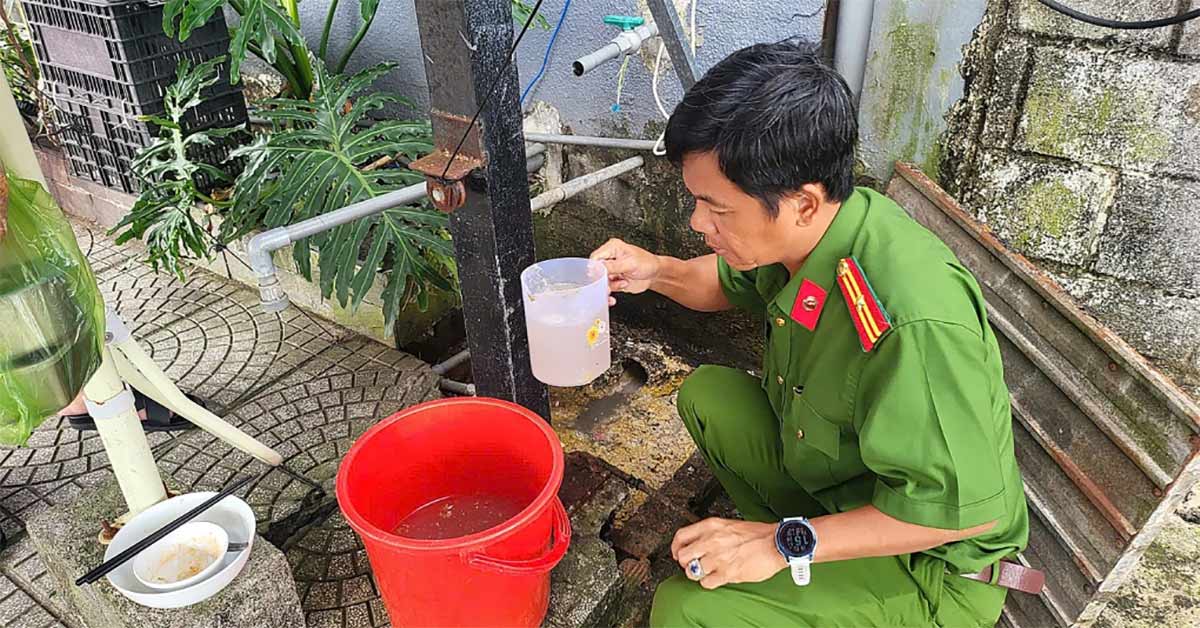 Lực lượng chức năng kiểm tra hoạt động xả thải của các nhà hàng