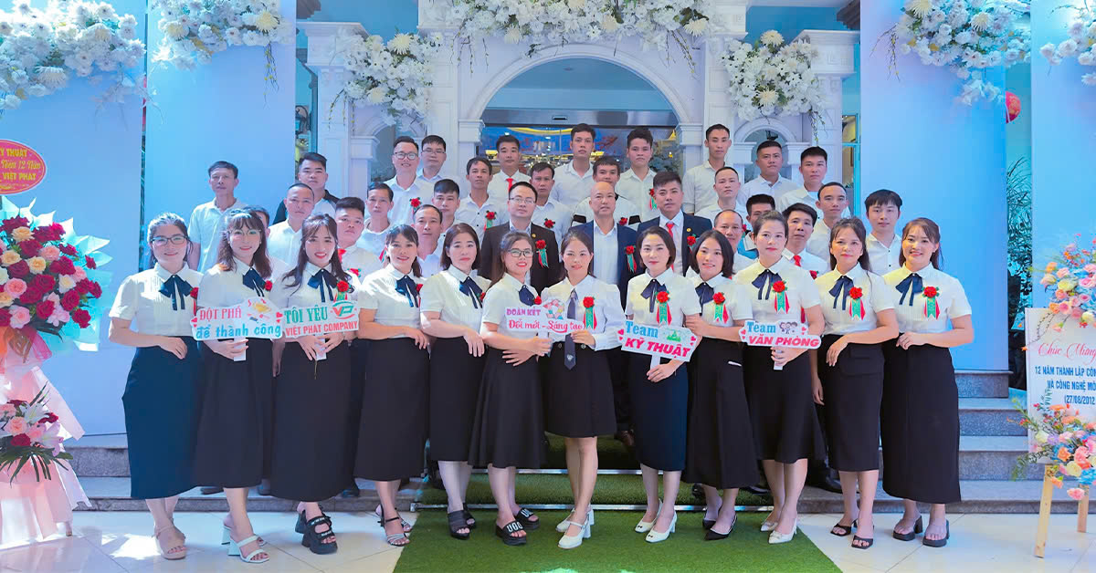 Tập thể cán bộ công nhân viên