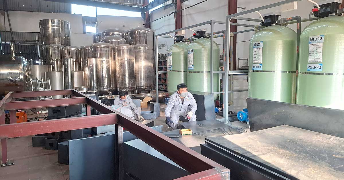 Một trong các phân xưởng sản xuất gia công hệ thống xử lý nước của Việt Phát