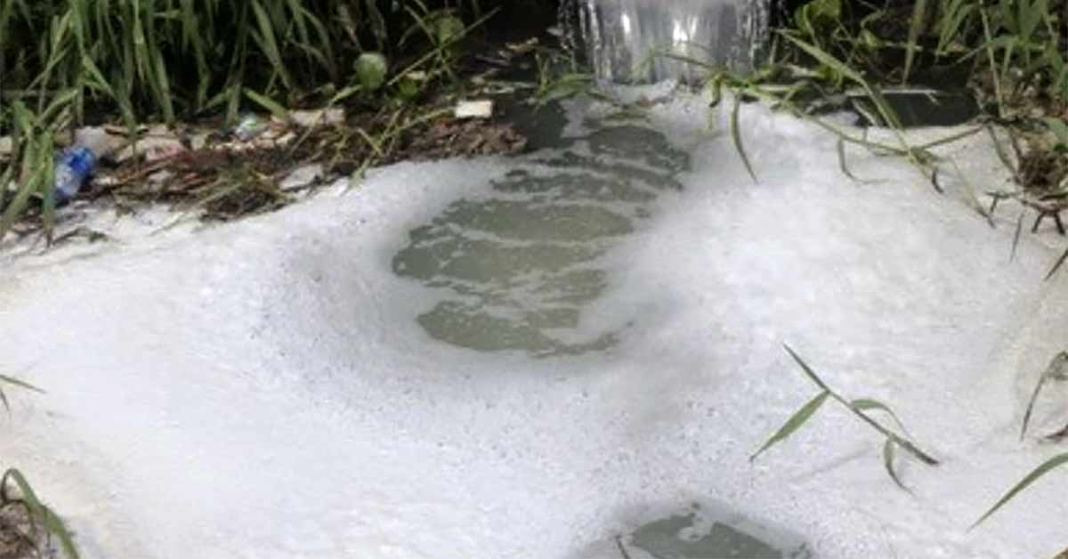 Nước thải sản xuất nhựa chưa xử lý gây ô nhiễm môi trường