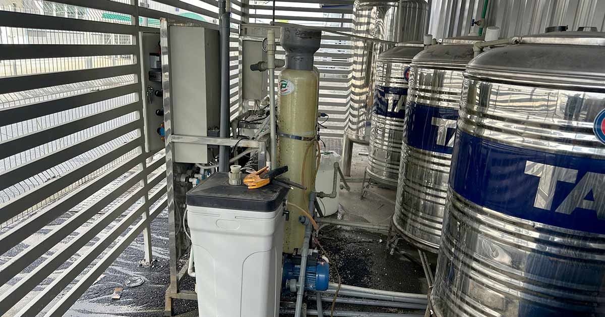 Vệ sinh cột lọc, thay thế vật liệu lọc cho hệ thống