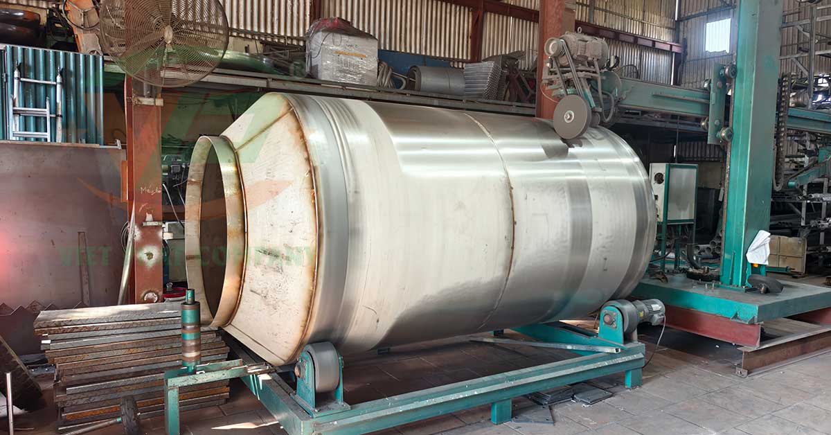 Đánh bóng và hoàn thiện bề mặt bồn inox