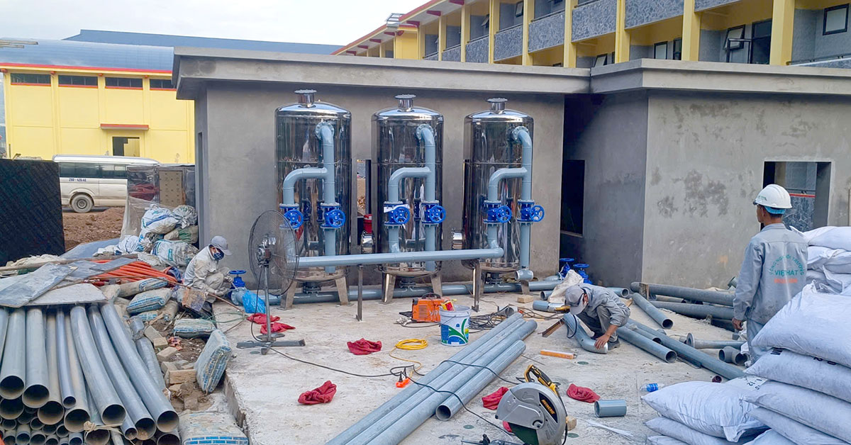 Hệ thống cột lọc áp lực đa tầng bằng inox do Việt Phát sản xuất